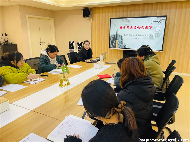 图9 嘉兴经济技术开发区城南实验幼儿园:吴晓虹园长论文撰写辅导.jpg 图9 嘉兴经济技术开发区城南实验幼儿园:吴晓虹园长论文撰写辅导.jpg